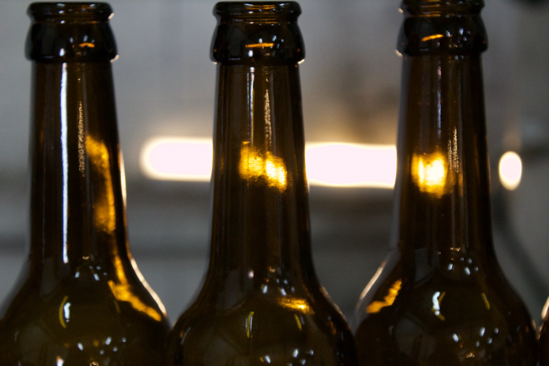Bouteilles sur la ligne d'embouteillage