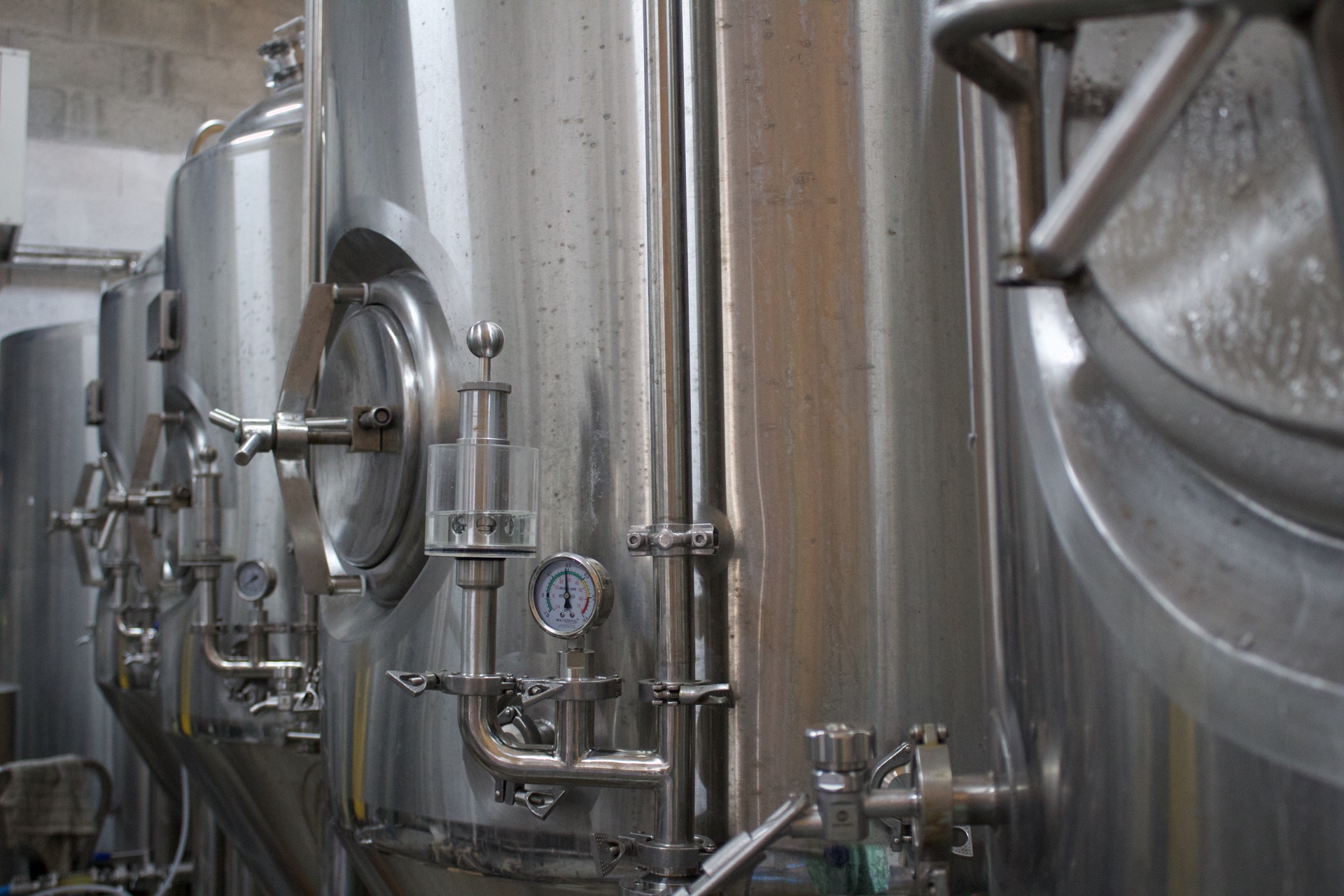Cuves de brassage de la brasserie OPE